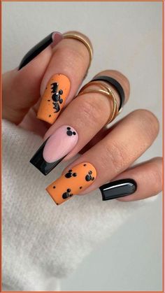 Disney Halloween Nails, Disneyland Nails, Disney Inspired Nails, Disney Acrylic Nails, Black Halloween Nails, Mickey Nails, Holloween Nails, Cute Halloween Nails