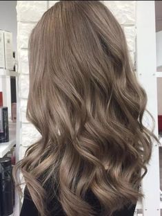 Mushroom Brown Hair Is Trending And It's Prettier Than It Sounds Mushroom Coloured Hair, Neutral Cool Brown Hair, Neutral Toned Hair, Neutral Light Brown Hair, Light Summer Hair Color, Ashy Brown Hair Color, Mushroom Brown Hair Color Balayage, Soft Light Brown Hair, Mushroom Hair Color