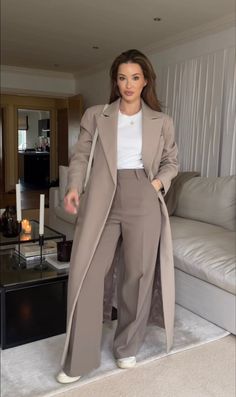 Female Lawyer Fashion, Female Lawyer, Lawyer Fashion, Lawyer Outfit, Professional Outfits Women, Casual Outfit Inspiration, Stylish Work Attire, Business Casual Outfits For Work