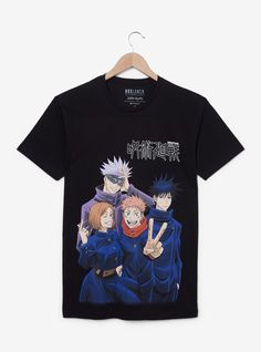 Bring some sorcerer style to your look with this Jujutsu Kaisen tee! Featuring a design of Gojo  Yuji  Megumi  and Nobara  this shirt is perfect for fans of the anime. A BoxLunch Exclusive! Jujutsu Kaisen Group, Megumi And Nobara, Anime Shirt Design, Yuji Megumi, Gojo Yuji, Jujutsu Kaisen Shirt, Anime Tshirts, Clothes Anime, Group Portrait