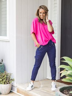 Pink Shirt Outfit, Navy Joggers, Everyday Uniform, Tracksuit Pants, Affordable Fashion Women, Classy Casual Outfits, Pants Style, Classy Casual, Cargo Pant