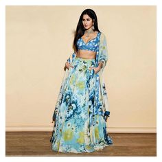 Top 9 Lehenga Trends We Saw At The Ambani Wedding! #shaadiwish #indianwedding #akashambaniwedding #akkustoletheshlo #katrinakaif #anitadongre Blue Work Blouse, Printed Lehenga, Floral Lehenga, Yellow Lehenga, Become A Fashion Designer, Bollywood Lehenga, Anita Dongre, Green Lehenga, Pink Lehenga