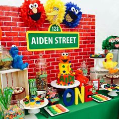 the table is set up for an sesame street birthday party