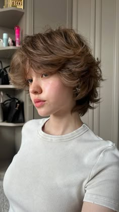 Short Haircut Womens, Wolfcut On Short Hair, Cute Short Haircuts For Wavy Hair, Unique Short Haircut For Women, Simple Short Haircuts For Women, Rapunzel Haircut Short, Short Brown Hair Pfp, Short Haircuts For Chubby Women, 90s Wolf Cut