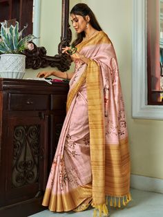 Elevate your traditional attire with the stunning "attractive pink floral printed silk function wear saree with blouse" from Ethnic Plus. This exquisite saree features a beautiful pink color with floral print work and intricate zari weaving work, adding a touch of elegance and charm to your look. Made from high-quality silk material, this saree drapes comfortably and gracefully, making it perfect for any special occasion.
This saree include its vibrant pink color, luxurious silk fabric, captivat Saree Drapes, Silk Printed Saree, Floral Print Sarees, Floral Saree, Simple Sarees, Casual Saree, Green Saree, Trendy Blouses, Printed Saree