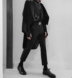 Black Korean Outfit, Black Outfit Korean, Korean Black Outfit, Korean Street Fashion Mens, Korean Aesthetic Outfits, Outfit Nero, Black Outfit Edgy