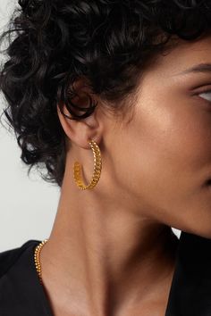 Adorn yourself with chic minimalism with these charming Callie Hoop Earrings. Each piece is waterproof and tarnish-proof for an ever-shining look. The unique chain link design will turn heads and keep you looking fresh! Get yours now and stay twinkling. ………………………………….D E T A I L S• Materials: Stainless steel, 18K gold plating• Hoop Diameter: Big: 3.8 cm (1.5 inches), Small: 2.2 cm (0.8 inch) • Hoop Width: 0.6 cm (0.2 inch) • This product is hypoallergenic, waterproof and tarnish resistant Elegant Chain Link Hoop Earrings For Pierced Ears, Modern Hoop Earrings With Chain Detail, Trendy Chain Link Earrings, Everyday Hoop Chain Jewelry, Elegant Small Hoop Chain Earrings, Elegant Small Hoop Earrings With Chain Detail, Modern Metal Hoop Earrings With Chain Detail, Modern Chain Hoop Earrings, Gold Chain Hoop Earrings As Gift