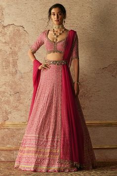 Ridhi Mehra Lehenga, Ridhi Mehra, Raw Silk Lehenga, Gaun Fashion, Embroidered Belt, Embroidered Lehenga, Bridal Lehenga Choli, Silk Lehenga, Indian Fashion Designers