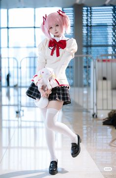 Cute Cosplay Poses, Cosplay Poses Ideas, Magical Girl Posing Reference, Girly Pose Reference, Cosplay Pose Reference, Magical Poses Reference, Cute Cosplay Ideas, Cute Pose Reference, Kawaii Pose