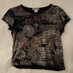 vintage suzi cropped baby tee with embellishments edgy tropical design on front raw hem size small 100% cotton