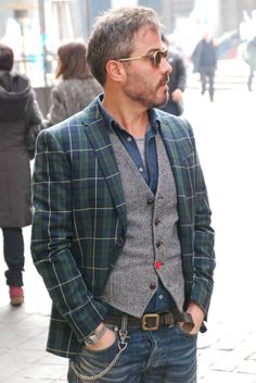 Mr. Luca Chermaz - Giacca Mauro Grifoni - jeans Edwin - occhiali Bob Sdrunk - George's Roma www.georges.it Noah Huntley, Men's Business Outfits, Casual Menswear, Hipster Mens Fashion, Elegant Man, Men Street, Mens Style, Street Style Inspiration