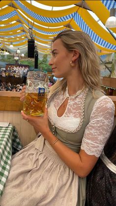 Dirndl Dress Aesthetic, German Festival Outfit, German Girl Aesthetic, Diy Oktoberfest