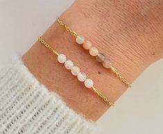 ". Moonstone bracelet, high quality natural stone 5 stones of 4mm. Pattern 1: White Moonstone Pattern 2: Multicolor Moonstone . Brass chain covered with a thin layer of gold. Pattern 3: white moonstone Model 4: multicolor moonstone . Stainless steel chain. Please indicate the choice of model before validating the order. . The chain and the carabiner clasp make it possible to adjust the bracelet perfectly to the size of the wrist (wrist circumference from 14cm to 18cm). If you want another size, Precious Stones Bracelet, Wire Wrap Jewelry Designs, Malachite Bracelet, Bracelet Christmas, Artisan Bracelets, Gold Armband, Beads Bracelet Design, Beading Ideas, Moonstone Bracelet