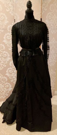 Spectacular antique late Victorian era black lace mourning dress.. this dress is in pristine condition ( there is one small area where lace trim has separated from bottom back of dress easy repair , otherwise I didn't notice any other flaws. Stunning wearable dress and or collectible art piece .. this dress comes with matching satin and lace purse ( antique from same era ( pictured ) . Bustle roll not included in sale. Please feel free to ask any questions and inspect photos I do not accept refu Victorian Boutique, 1880s Dress, Halloween Performance, Victorian Gothic Dress, Black Victorian Dress, Gothic Victorian Dresses, Lace Purse, Victorian Dresses, Victorian Era Fashion