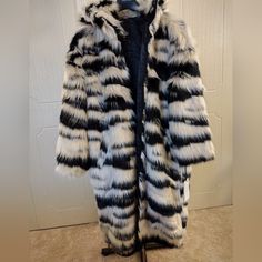 Ugg Koko Oversized Faux Fur Coat Women Size Xs/S Black / Cream Long Jacket Hood Brand New With Original Tags Never Worn Woman Size Extra Small Oversized Faux Fur Outerwear For Cold Weather, Oversized White Fur Coat For Winter, Chic White Fluffy Outerwear, Oversized Spring Fur Coat With Faux Fur Trim, Oversized Faux Fur Trim Coat For Spring, Oversized White Fur Coat, Oversized White Fur Coat For Fall, Casual White Faux Fur Coat, White Faux Fur Lined Coat For Cold Weather