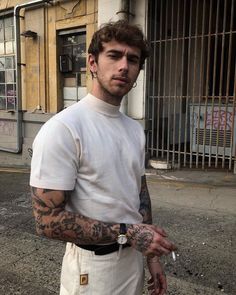 Indie Outfits Vintage, Indie Outfits Men, Man With Tattoos, Indie Outfits Grunge, Grunge Outfits Men, 90s Fashion Men, Men Street, Streetwear Men Outfits, Indie Outfits