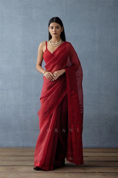 Saree Red, Indian Saree Blouse, Indian Bridal Outfits, Stylish Sarees, Indian Saree, Steam Iron