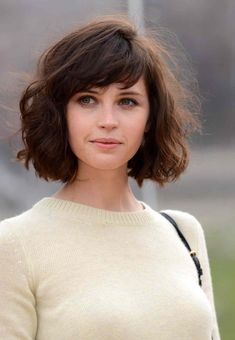 Bob Hairstyles For Oval Face Shape, Short Hair Cuts For Women Oval Face, Short Hairstyle Women Oval Face, Haircut For Oval Face Women, Best Haircut For Oval Face, Short Haircuts For Oval Faces, Brunette Bob, Short Shag Haircuts