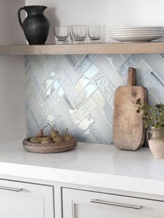 the kitchen counter is clean and ready to be used as a backsplash for cooking