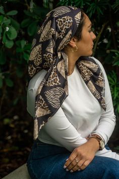 Christian Head Covering, Sketching Practice, Hijab Styling, Afro Beauty, Head Scarfs, Jewish Women, Hair Scarf Styles, Head Scarf Styles, Hair Scarf