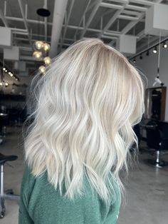 Icy Blonde Hair Medium Length, Cool Toned Bleach Blonde Hair, White Blonde Shoulder Length Hair, Shoulder Length Hair Platinum Blonde, Short Very Blonde Hair, Full Color Blonde Hair, Natural Bright Blonde Highlights, Medium Bright Blonde Hair, Bright Cool Toned Blonde