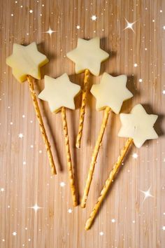 four star shaped crackers are arranged in the shape of stars on a wooden surface