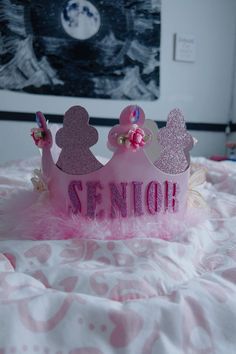 Senior Crown Ideas 2025, Senior Sunrise Crown Ideas, Senior Crowns High School, Senior Crown Ideas Diy High Schools, Crown Outline