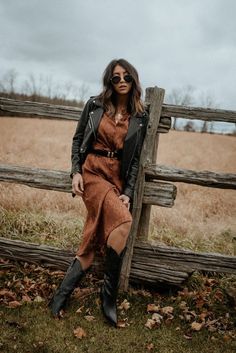 Black Cowgirl Boots Outfit, Cowboy Boots Outfit Fall, Dresses To Wear With Cowboy Boots, Cowboy Boots Outfit Winter, How To Wear Cowboy Boots, Dress With Cowboy Boots, Dress And Cowboy Boots Outfit, Western Boot Outfit, Black Cowboy Boots Outfit