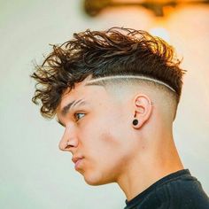 Undercut Curly Hair, Fade Haircut Styles, Edgars Haircut, Curly Undercut, Wavy Hair Men, Men Hair Color