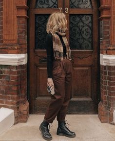 Pakaian Hipster, Fall Trends Outfits, Hipster Outfits, Trendy Fall Outfits, Brown Pants, Edgy Outfits, Black Outfit