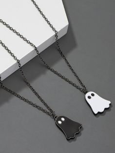 Emo Jewelry Necklaces, Black Rings Aesthetic, Colares Aesthetic, Mens Jewelry Aesthetic, Ghost Accessories, Emo Necklace, Collar Aesthetic, Collares Aesthetic