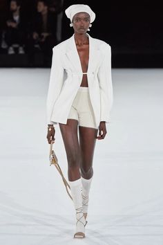 Jacquemus Fashion Show, Haute Couture Style, High Fashion Runway, Runway Outfits, Model Walks, Vogue India