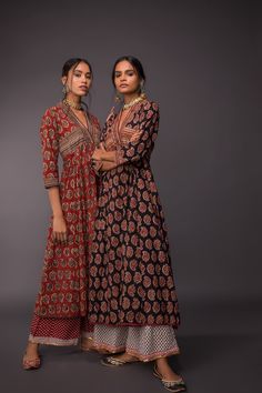 AJIO Womens SS18 Campaign | Ethnic on Behance Ajrakh Kurta Neck Designs, Indian Women Fashion Dresses, Ethinic Poses For Women, Kurta Photoshoot Ideas, Indian Womens Fashion, Kurti Designs Latest Cotton, Simple Pakistani Dresses Casual, Kurta Poses, Ethnic Photoshoot