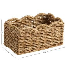 the measurements for a basket with handles