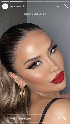 Elegant Makeup Looks Classy Red Lip, Cool Red Lipstick Shades, Make Up Red Lipstick Classy, Red Lipstick Shades, Elegant Makeup, Creative Makeup Looks, No Makeup, Makeup For Green Eyes, Eye Looks