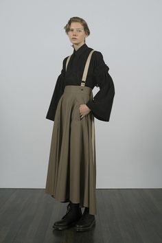 Y’s Resort 2019 collection, runway looks, beauty, models, and reviews. Foto Poses, Yohji Yamamoto, Character Outfits, Aesthetic Clothes, Pretty Outfits, Fashion Inspo Outfits