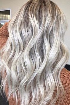 Current Blonde Hair Trends, Icy Platinum Blonde Hair With Lowlights, Cool Blonde With Lowlights, Champagne Hair Color, Brunette Blonde Highlights, Blonde Colors, Champagne Blonde Hair, Champagne Hair, Bright Blonde Hair