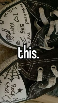 Shoe Art Designs Converse, Ways To Lace Converse, Converse Designs Diy, Converse Drawing On Shoes, Converse Drawing, Shoe Art Designs, Doodle Shoes, Diy Converse, Sharpie Shoes