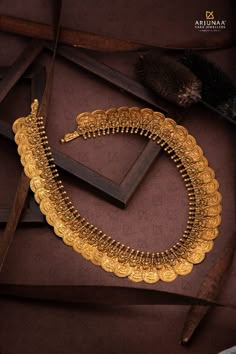 #classic #south #indian #coin #chain #necklace #sets Harams Gold Indian Jewellery Design, Coin Necklace Gold Indian, Kasina Sara Antique, Coin Chain Necklace, Jewelry Photo Ideas, Gold Earing, Jewellery Model