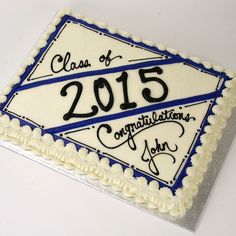 a sheet cake that has been decorated with the class of 2015 and congratulations written on it