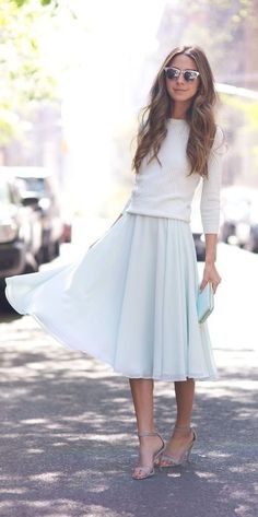 Absolutely love this Rok Tile, Mode Pastel, Amal Clooney, Outfit Chic, Stil Elegant, Casual Winter Outfits, White Sweater