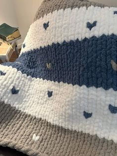 there is a blanket that has blue and white designs on it