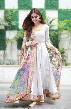 Anarkali Frock, Nikkah Dress, Dresses Design, Indian Designer Suits, Salwar Dress, Indian Salwar Kameez, Pakistani Dresses Casual, Pin Pics