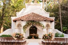 an outdoor wedding venue with chairs and flowers