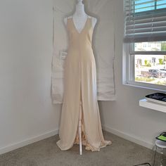 Condition: Like New. Never Worn - Tags Still On. Size: Us 8 | Aus 12 | Uk 12 If You Like This, You’ll Love My Closet Bundle 3 Items To Get 20% Off Offers Are Always Welcome Spring V-neck Maxi Dress With Back Opening, Fitted Cream Sleeveless Gown, Cream Sleeveless Gown For Spring, Sleeveless Gown For Date Night, Dandelion Dress, Godet Dress, Black Lace Maxi Dress, High Neck Maxi Dress, Fame And Partners