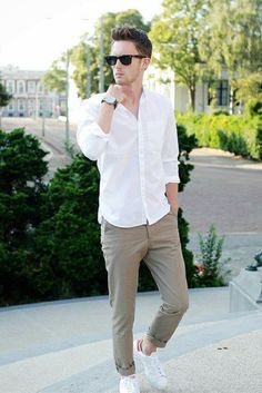 White Shirt Outfits, Sneaker Outfits, Minimalist Men, Timeless Outfits, Fresh Outfits, Outfit Formulas, Outfit Jeans, Elegante Casual