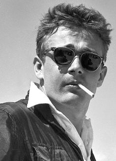 James Dean - we are still wearing #aviators! AkohaEyes.com James Dean Style, Jim Stark, James Dean Photos, Jimmy Dean, East Of Eden, Hollywood Men, Marlon Brando, Norma Jeane, James Dean