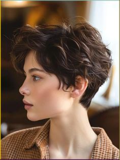 Curly Wavy Short Hairstyles, Hairstyles Wavy Short Hair, Pixi Cute Short Hair Wavy, Womens Short Curly Hair, Wavy Pixie Haircut Round Face, Dixie Haircut Women, Short Wavy Hairstyles For Women Round Face, Pixie Haircut For Wavy Hair, Dixie Cut Hair