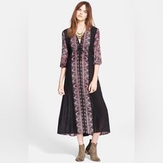 Free People Empire Waist Paisley Printed Boho Midi Dress Msrp: $148.00 Size: Small Measurements: Length: 51” Bust: 40” Featuring: Printed Paisley Design Throughout Deep V-Neck Gathered Elastic Cuffs A-Line Dress Front Hook-And-Eye, Tie Closure At Waist Empire Waist Midi Silhouette Lined 3/4 Sleeves Material/Care: Fabric: 100% Rayon Care: Wash Cold Condition: Excellent Preloved Condition. You Might Mistake This For New!! Don’t Forget To Check Out All Of Our Free People Listings! We Carry A Wide R Boho Midi Dress, Paisley Design, Free People Dress, Empire Waist, Deep V Neck, Paisley Print, A Line Dress, Colorful Dresses, Paisley