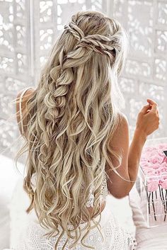 18 Gorgeous Bridal Hairstyles ❤️ See more: http://www.weddingforward.com/bridal-hairstyles/ #weddings #hairstyles Brunette Bob, Bridal Wedding Hair, Prom Hairstyles For Long Hair, Pretty Braided Hairstyles